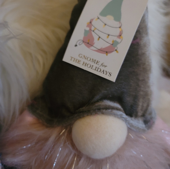 Gnomes pink and gray cute valentine's day decor - Picture 2 of 4